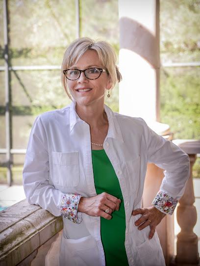 Dr. Maria Claus, Root Canal Specialist - General dentist in Tavares, FL