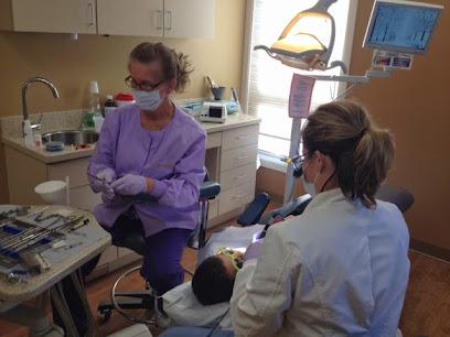 Lisa Daft, DMD & Gian Calandrelli, DMD, PC - General dentist in Seekonk, MA