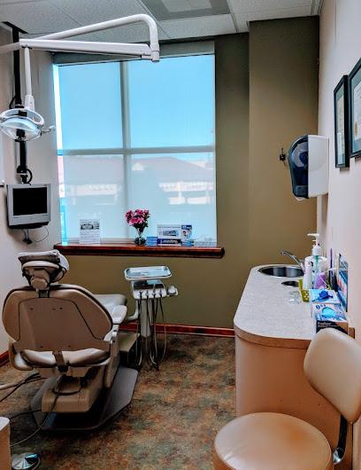 Foothills Dental Associates: Dr. Tom Harmon - General dentist in Marble Hill, GA