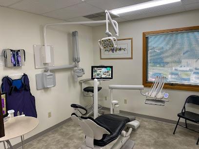 Benton Dental Team: Benton Dennis A DDS - General dentist in Warren, OH